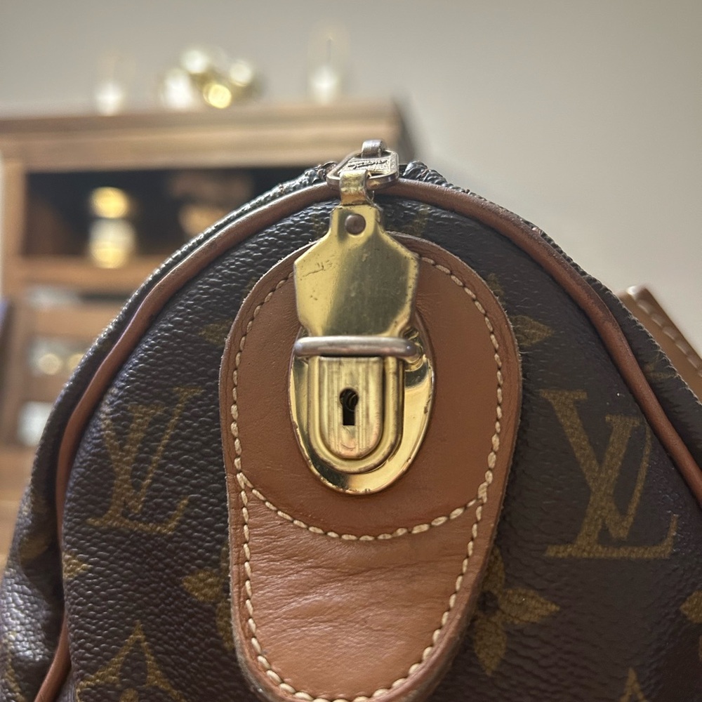 SOLD****Authentic Vintage Louis Vuitton Monogram Speedy 25 - Picture 10 of 16